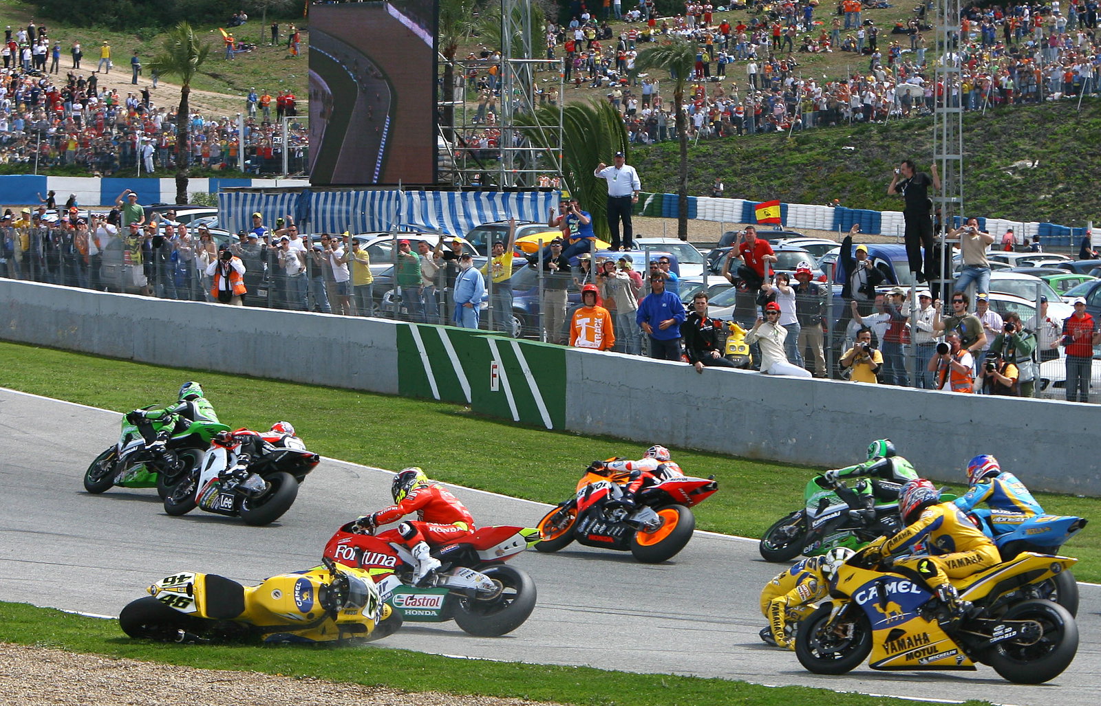 Rossi`s turn one crash, Spanish MotoGP, 2006
