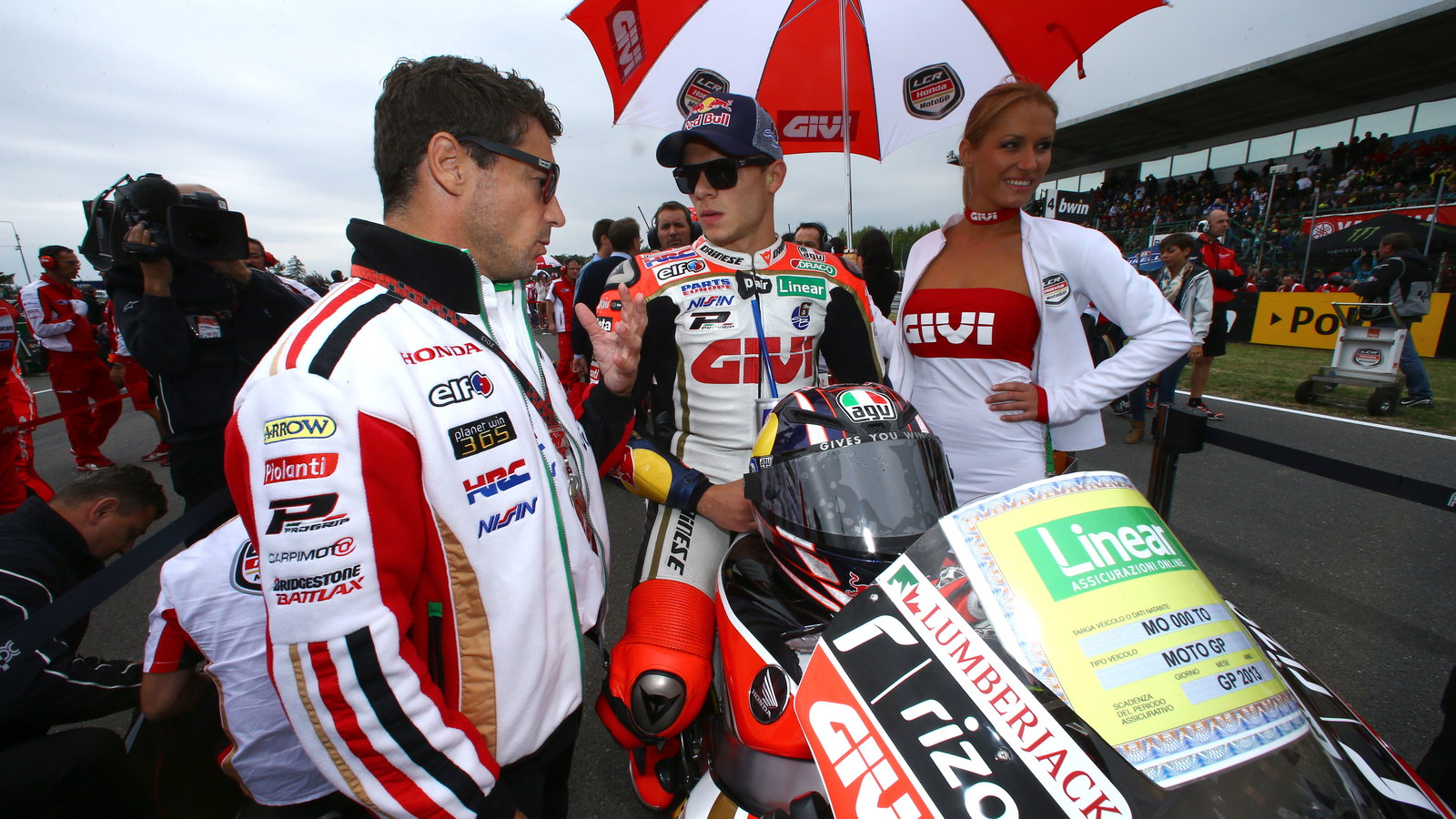 25.08.2013- Race, Fernando Alonso (ESP) Scuderia Ferrari F138 leads Mark Webber (AUS) Red Bull Raci