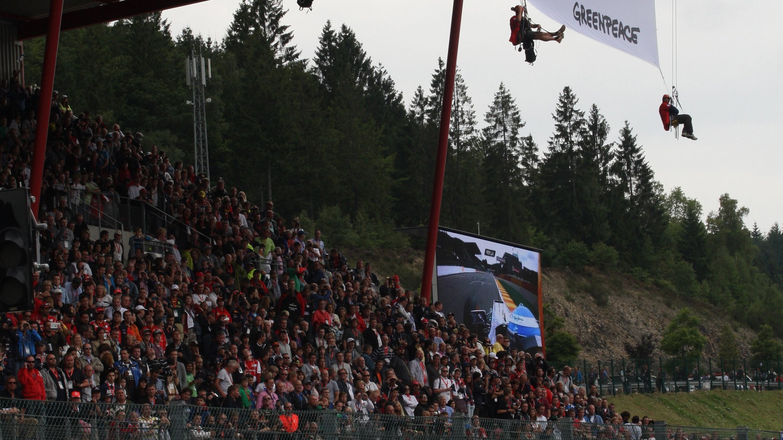 25.08.2013- Race, Greenpeace make a protest against race title sponsors Shell at grand stand
