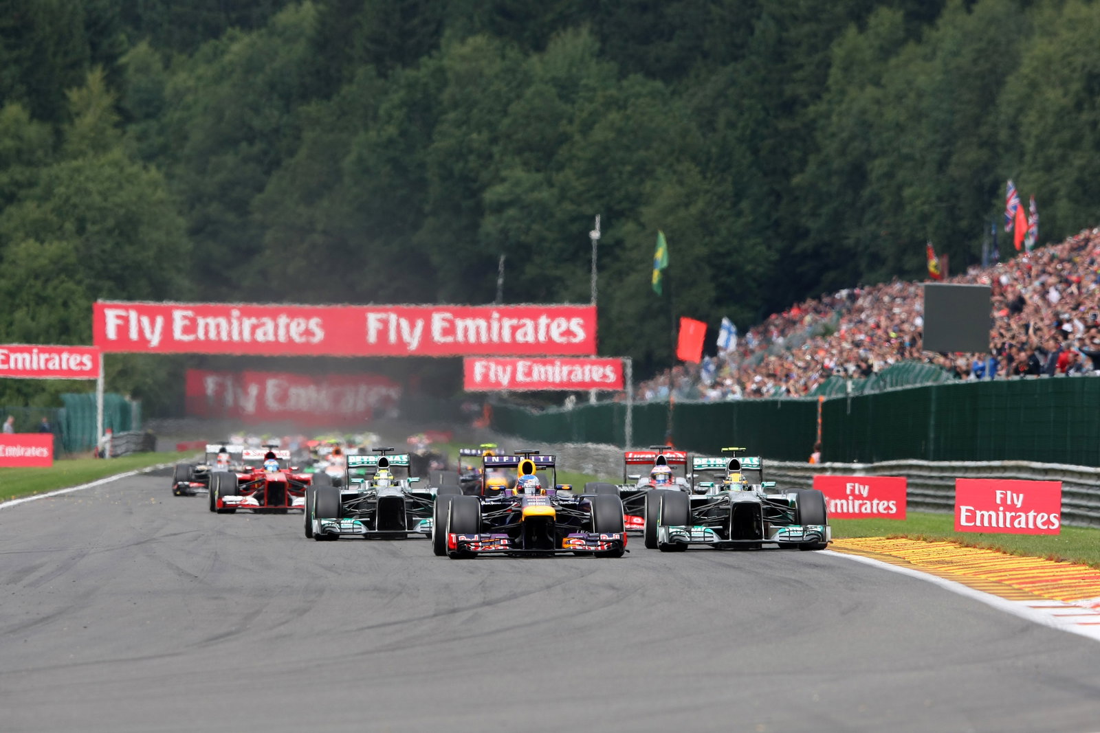 25.08.2013- Race, Start of the race, Sebastian Vettel (GER) Red Bull Racing RB9 and Lewis Hamilton