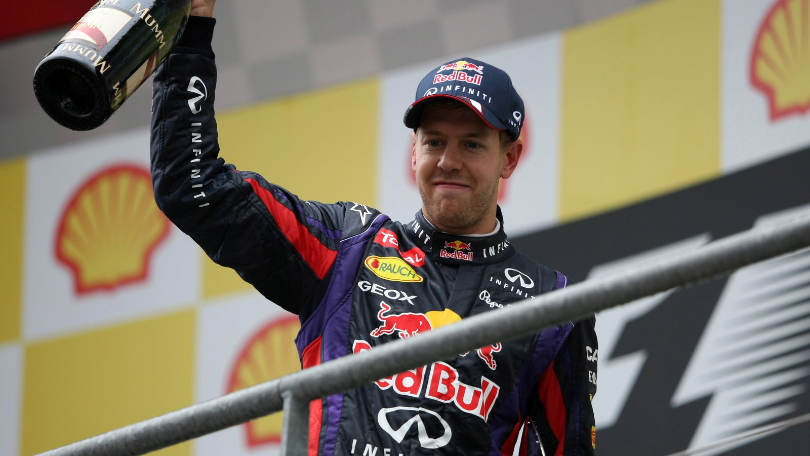 25.08.2013- Race, Sebastian Vettel (GER) Red Bull Racing RB9 race winner