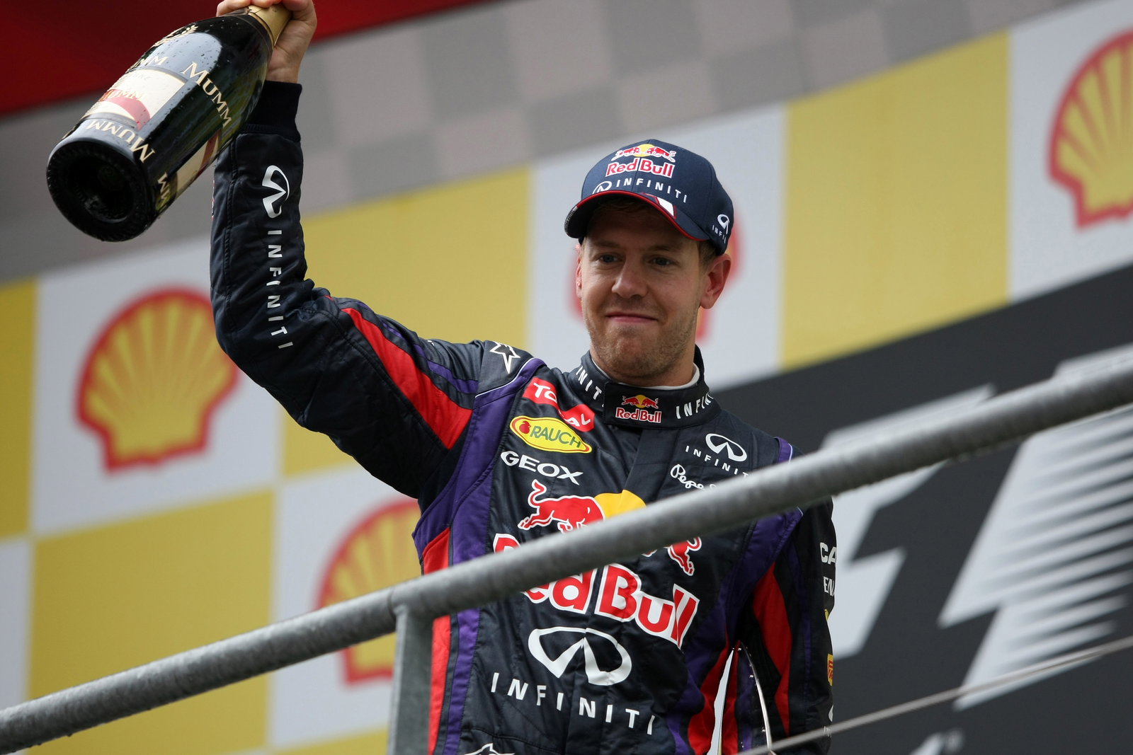 25.08.2013- Race, Sebastian Vettel (GER) Red Bull Racing RB9 race winner