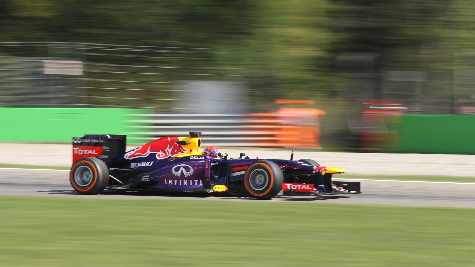 06.09.2013- Free practice 2, Sebastian Vettel (GER) Red Bull Racing RB9