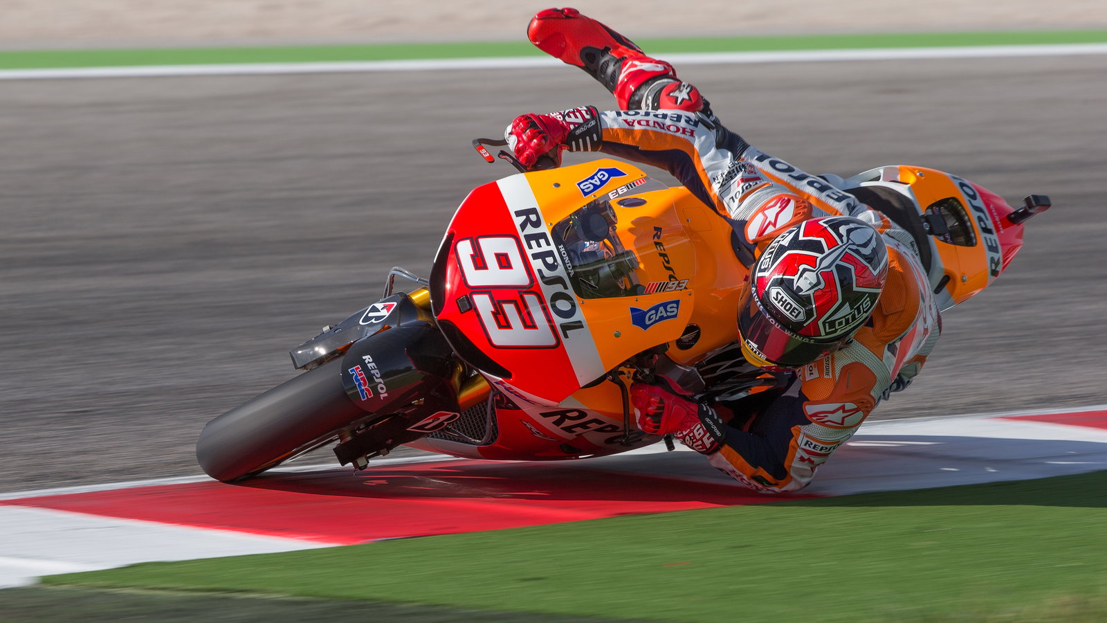 Marquez almost crashing, San Marino MotoGP 2013
