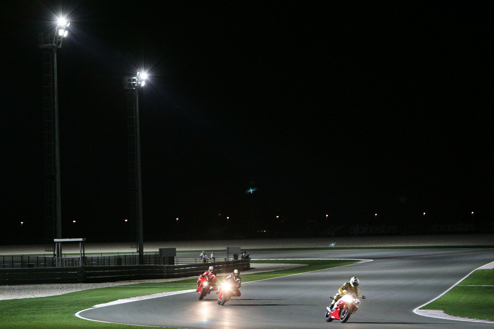 Rossi, Roberts and Capirossi try riding at night, Qatar MotoGP 2006