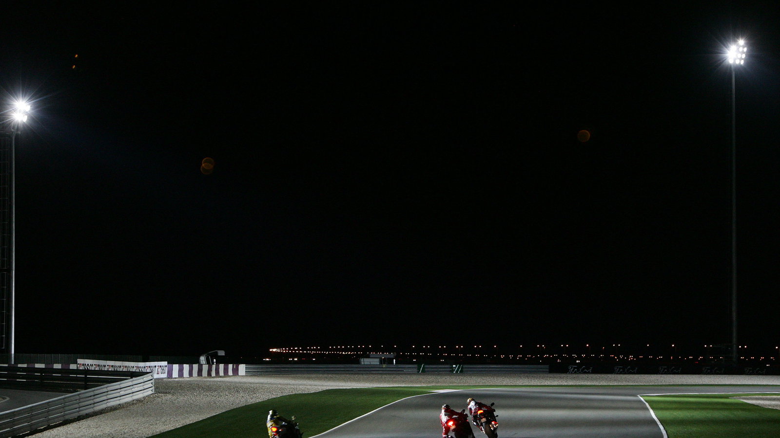 Capirossi, Roberts and Rossi try riding at night, Qatar MotoGP 2006
