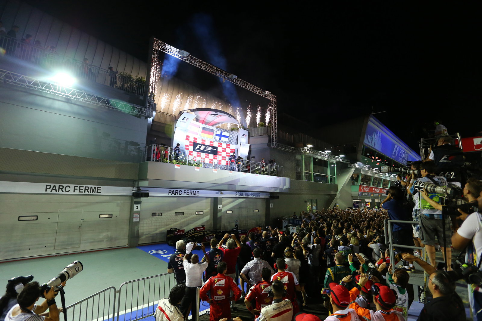 22.09.2013- Podium, winner Sebastian Vettel (GER) Red Bull Racing RB9, 2nd Fernando Alonso (ESP) Scu