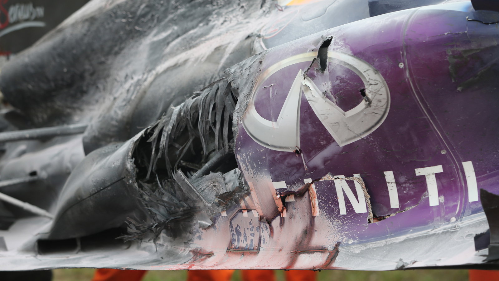 06.10.2013- Race, Mark Webber (AUS) Red Bull Racing RB9 after the crash and the fire