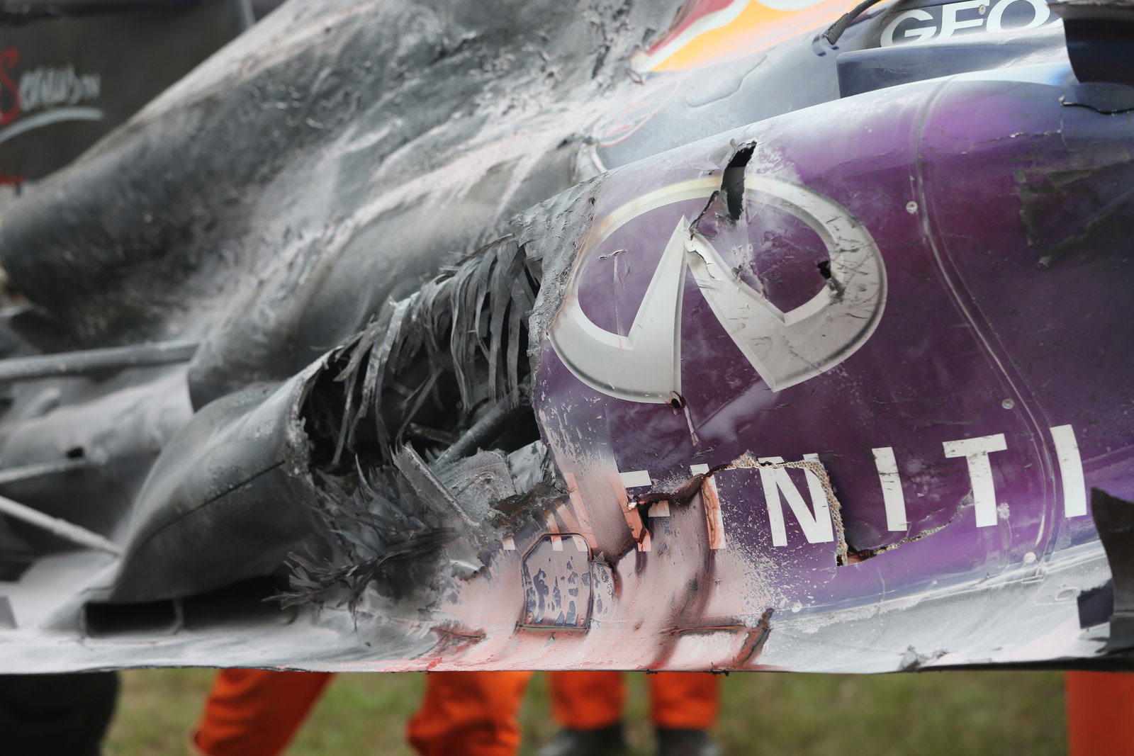 06.10.2013- Race, Mark Webber (AUS) Red Bull Racing RB9 after the crash and the fire
