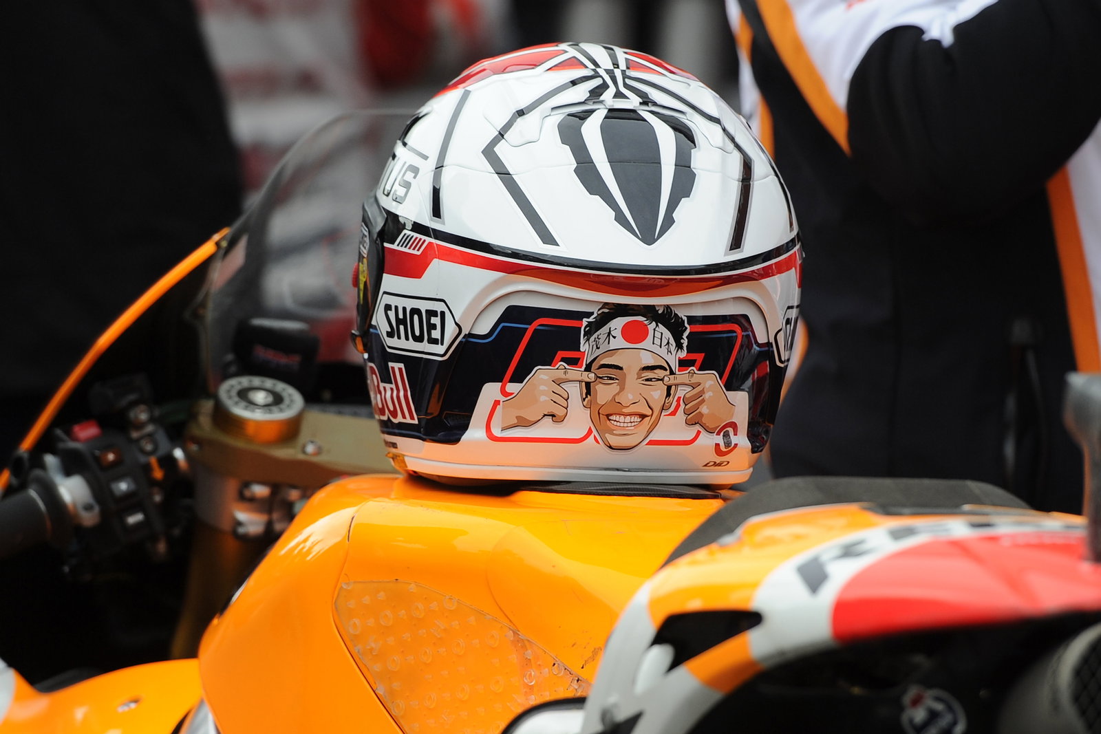 Japanese MotoGP: Lorenzo wins Motegi, forces title showdown