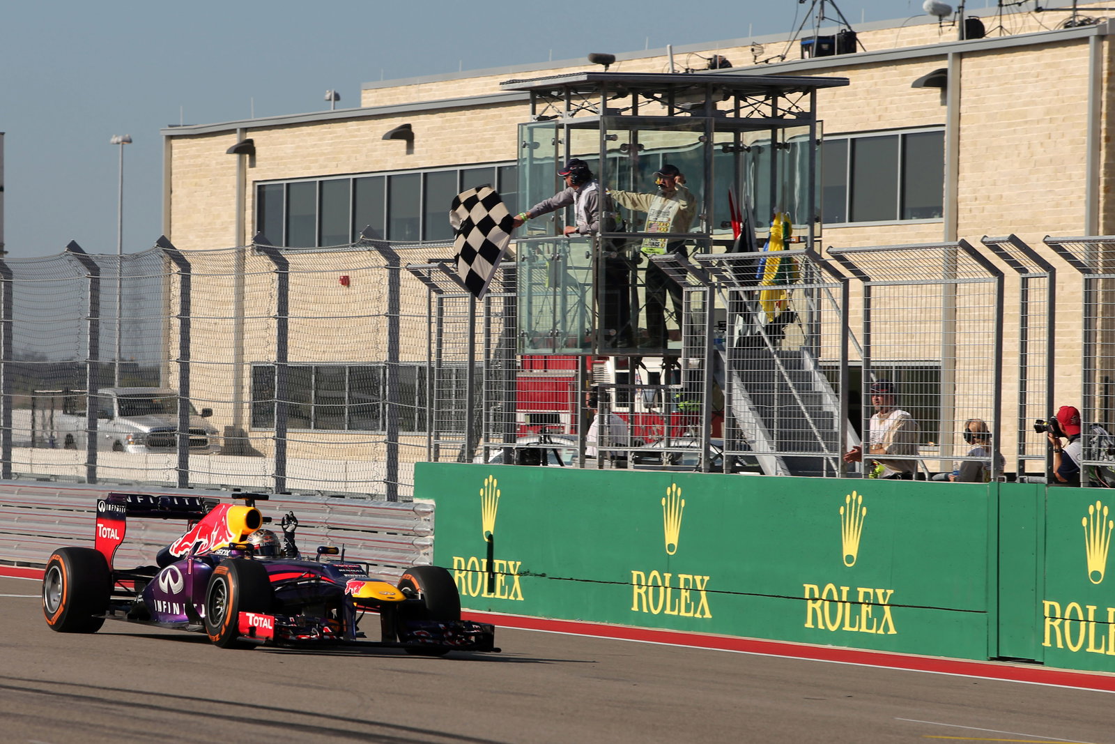 17.11.2013- Race, Sebastian Vettel (GER) Red Bull Racing RB9 race winner