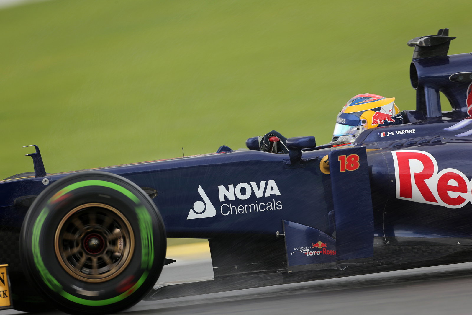 22.11.2013- Free Practice 2, Jean-Eric Vergne (FRA) Scuderia Toro Rosso STR8