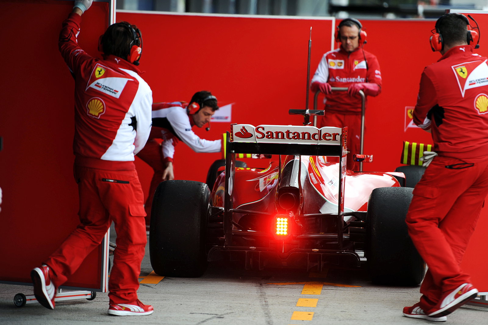 Kimi Raikkonen (FIN) Ferrari F14-T about to go behind covers.29.01.2014. Formula One Testing, Day T