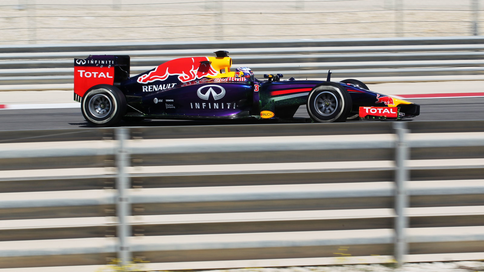 Daniel Ricciardo (AUS) Red Bull Racing RB10.21.02.2014. Formula One Testing, Bahrain Test One, Day