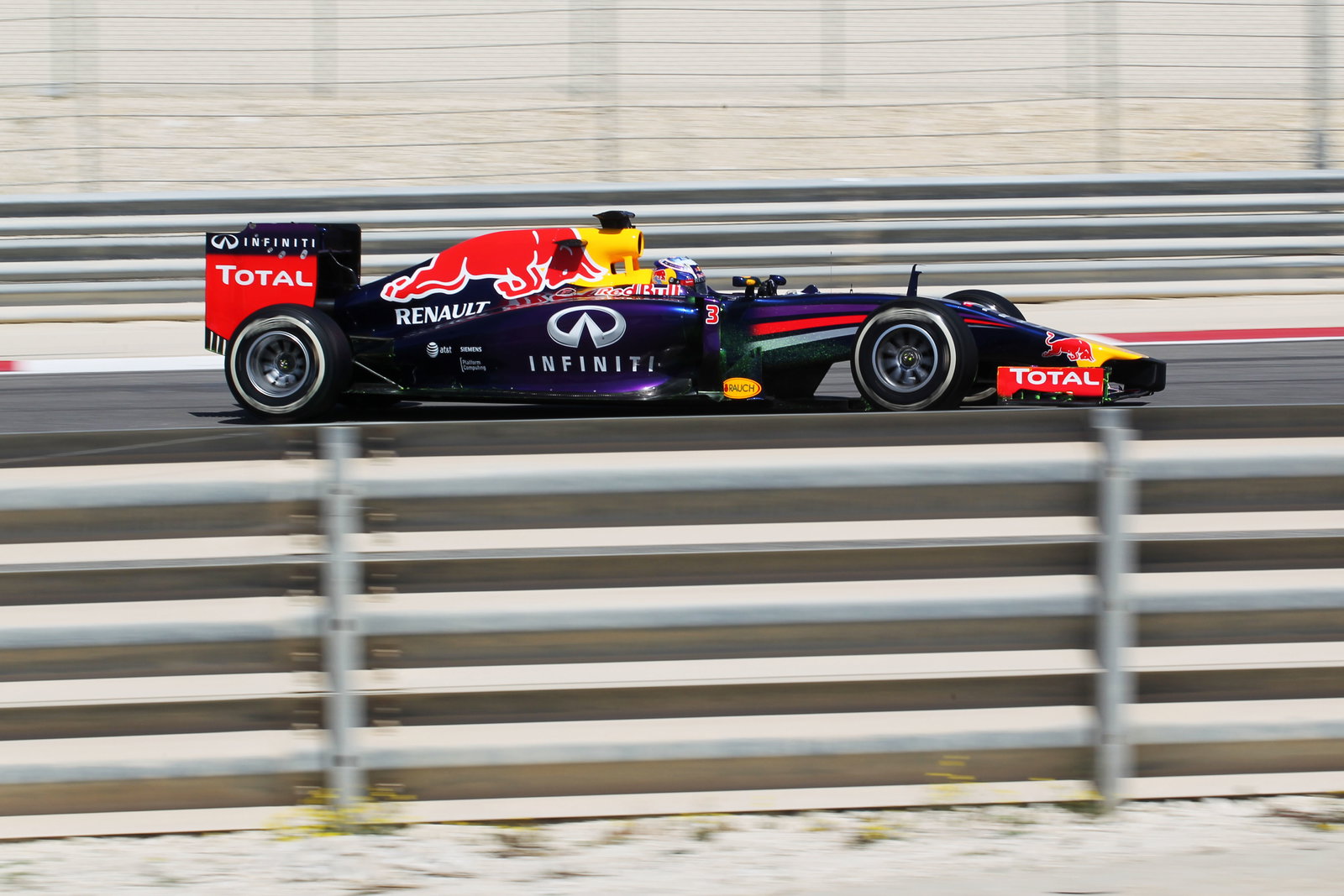 Daniel Ricciardo (AUS) Red Bull Racing RB10.21.02.2014. Formula One Testing, Bahrain Test One, Day