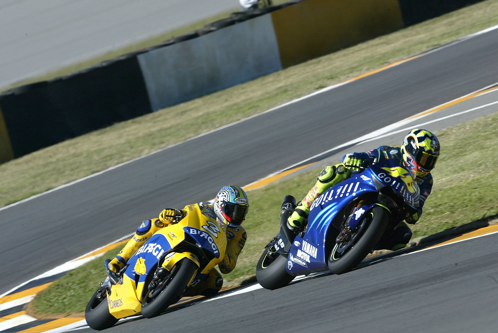 Rossi and Biaggi, South African MotoGP, 2004