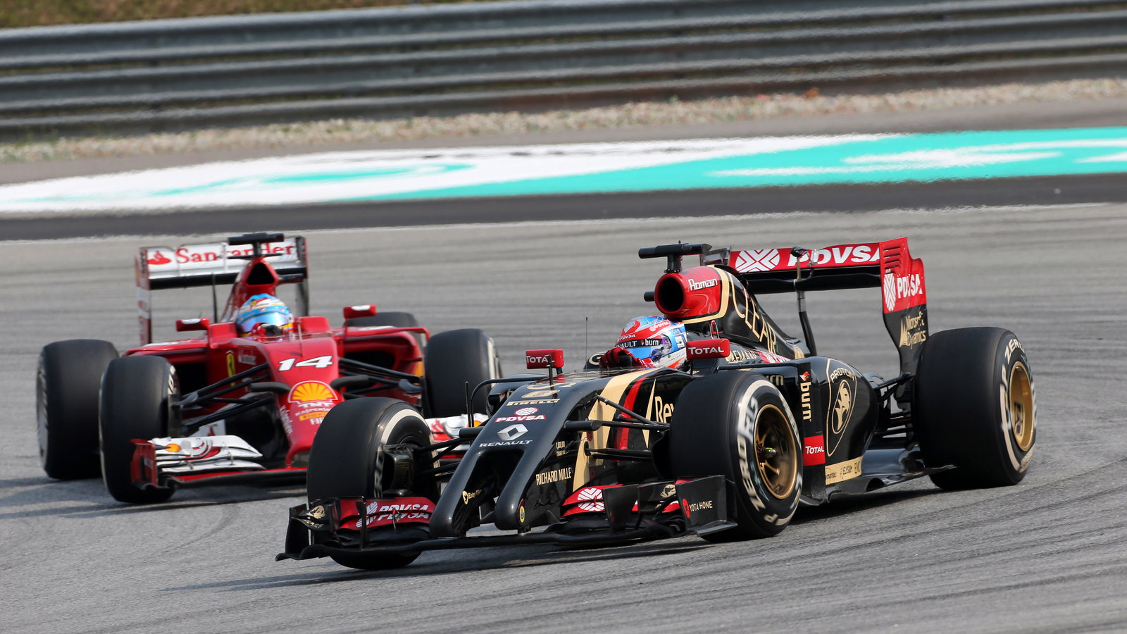 30.03.2014 - Race, Fernando Alonso (ESP) Scuderia Ferrari F14-T and Romain Grosjean (FRA) Lotus F1 T