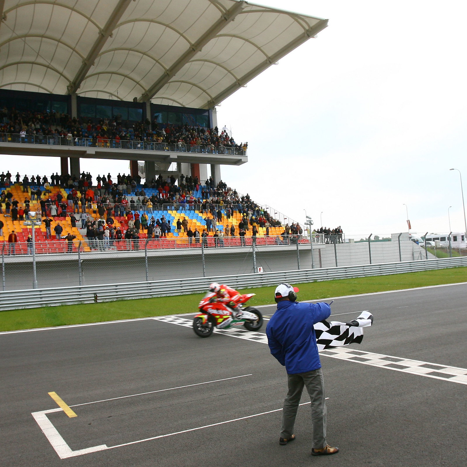 Melandri wins, Stoner second, Turkish MotoGP Race 2006