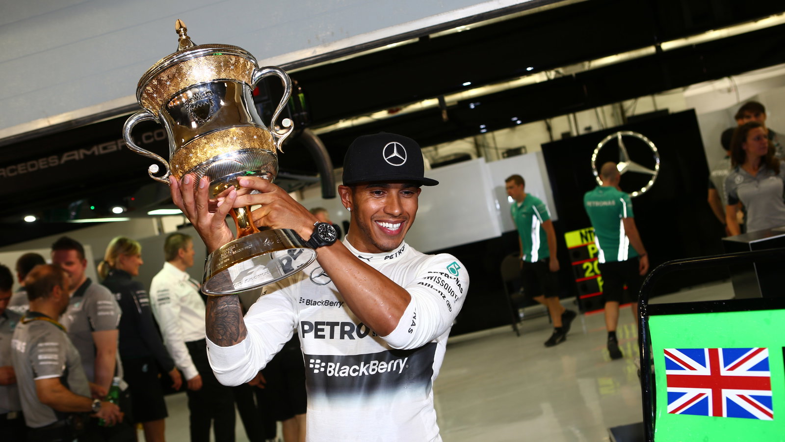 06.04.2014- Lewis Hamilton (GBR) Mercedes AMG F1 W05 celebration for his victory after the race