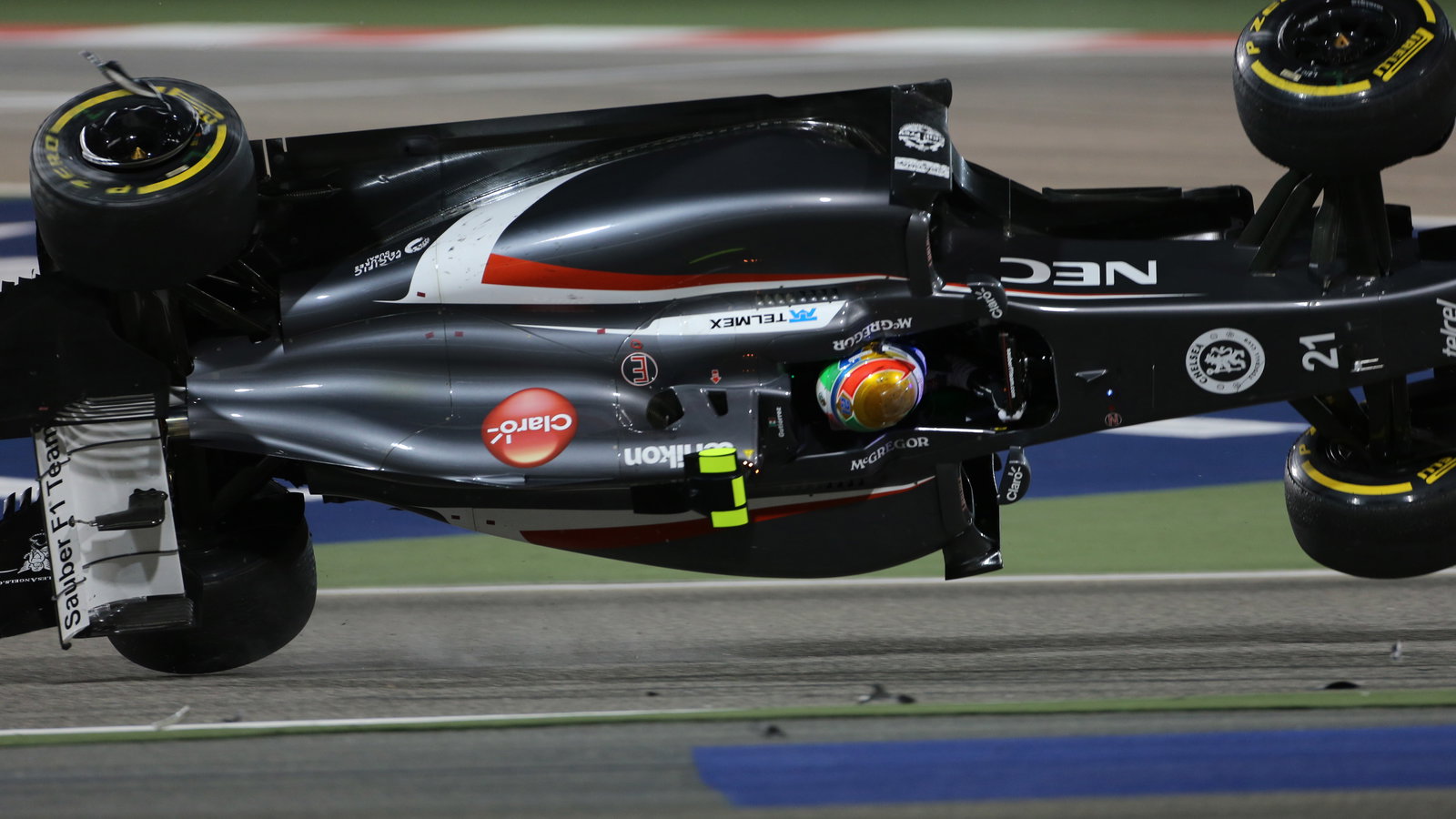 06.04.2014- Race, 21 crash, Esteban Gutierrez (MEX), Sauber F1 Team C33