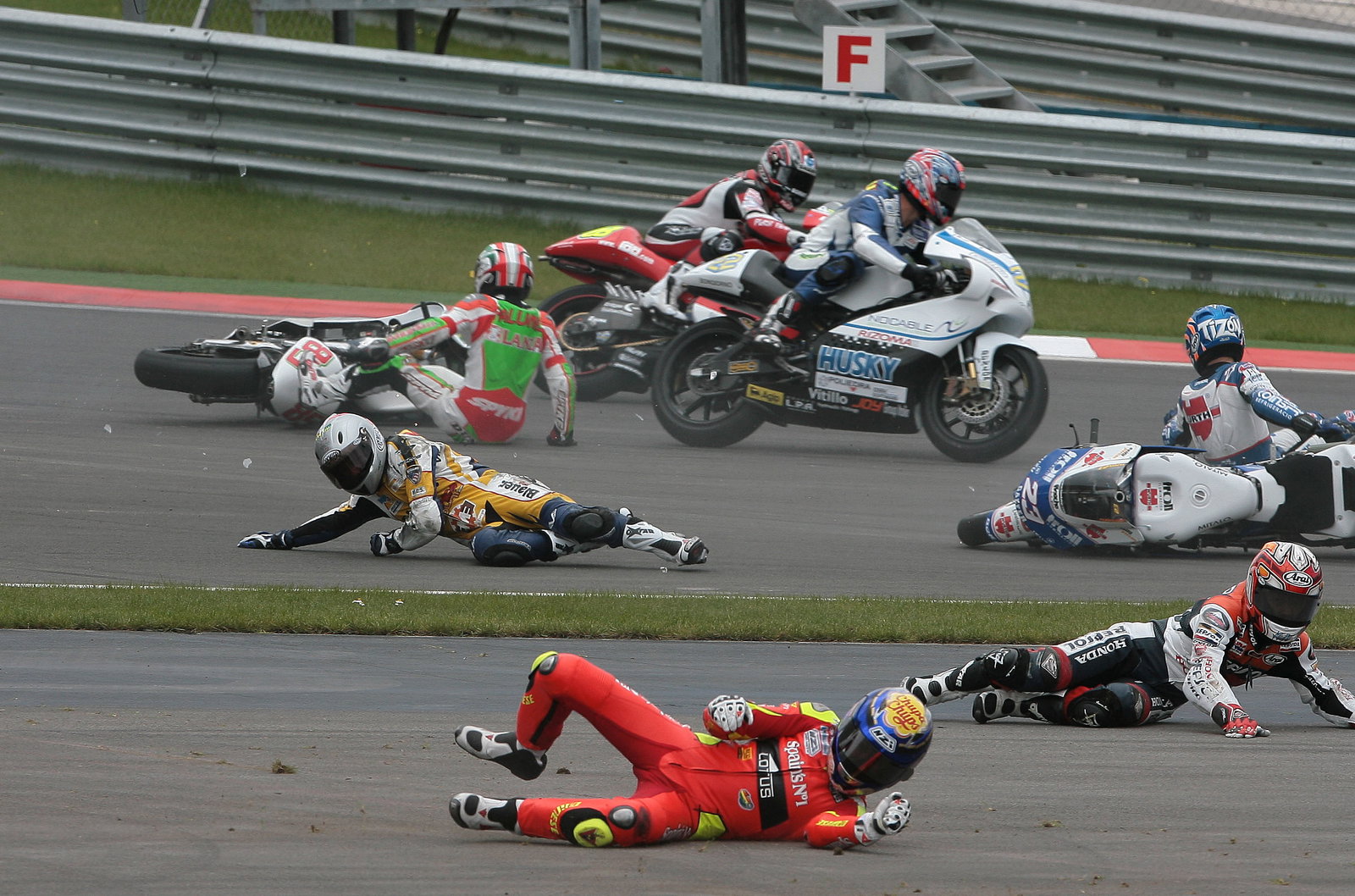 Lorenzo turn 1 crash, Turkish 250GP, 2006