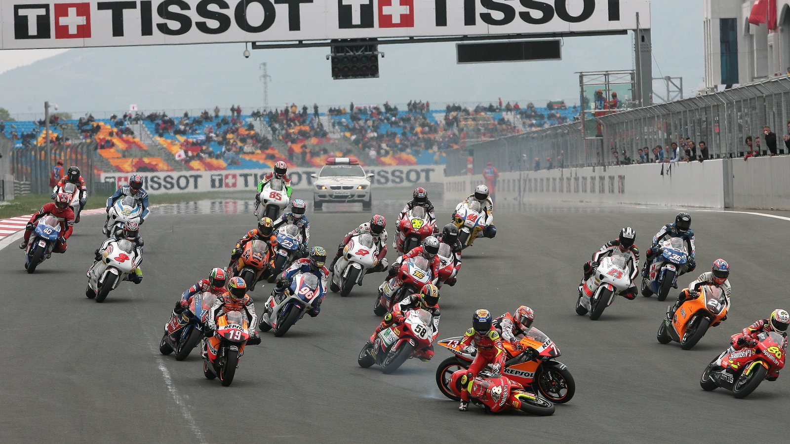 Lorenzo and Aoyama crash at turn 1, Turkish 250GP, 2006