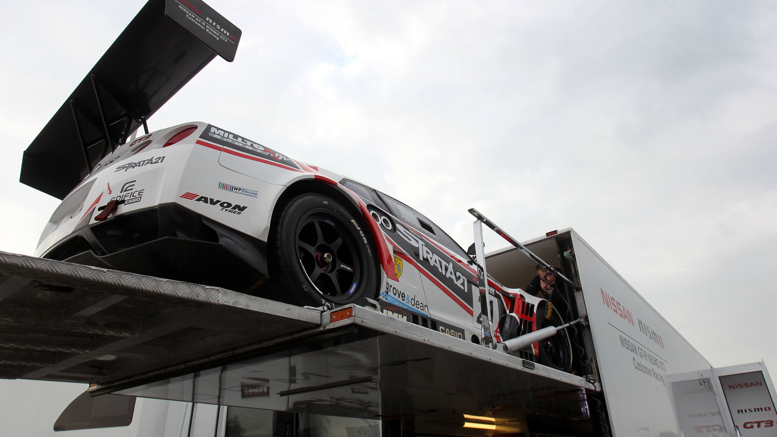 Paul White / Tom Onslow Cole Strata 21 Nissan GT-R GT3