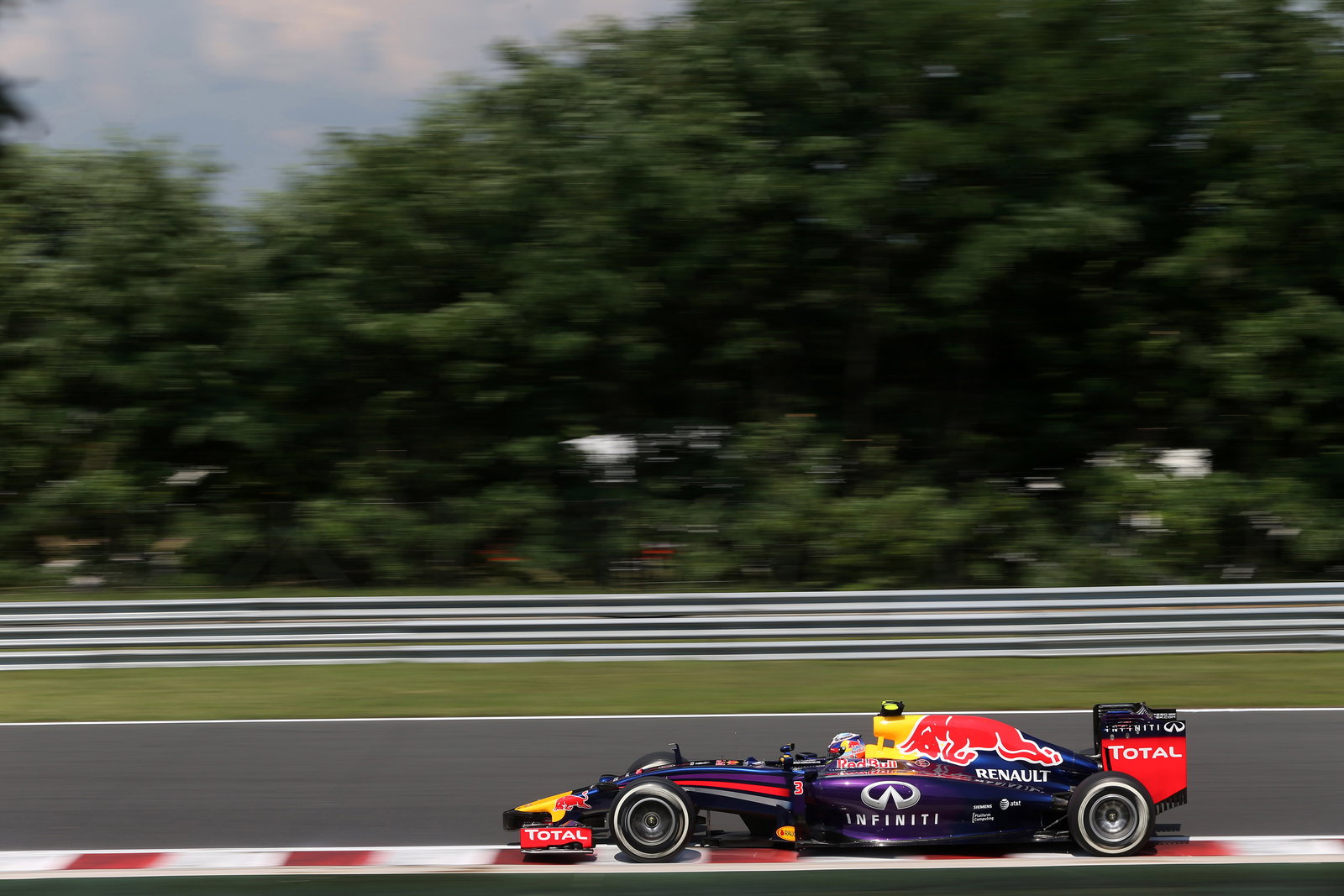 F1 Hungarian Grand Prix: Magnussen set for pit lane start after shunt