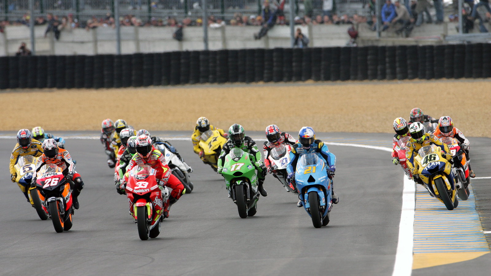 Melandri leads at start, heading into first chicane, French MotoGP Race 2006