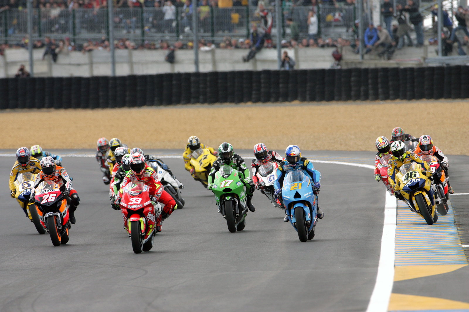 Melandri leads at start, heading into first chicane, French MotoGP Race 2006