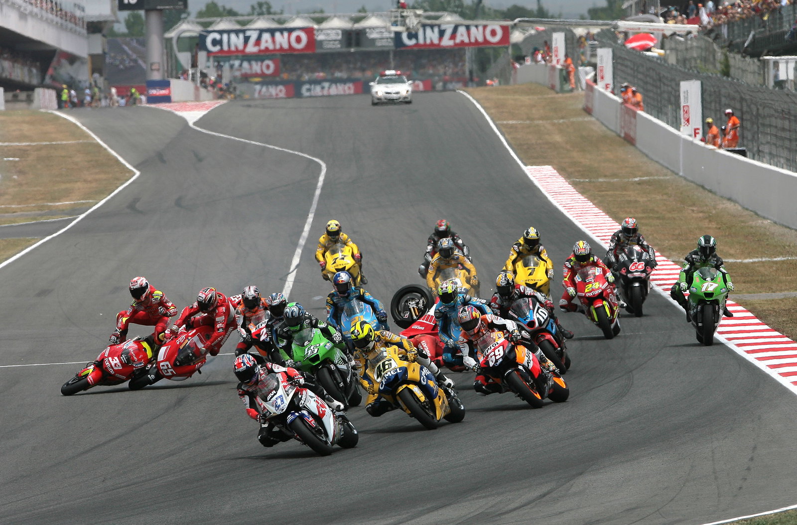 First turn crash, Catalunya MotoGP, 2006