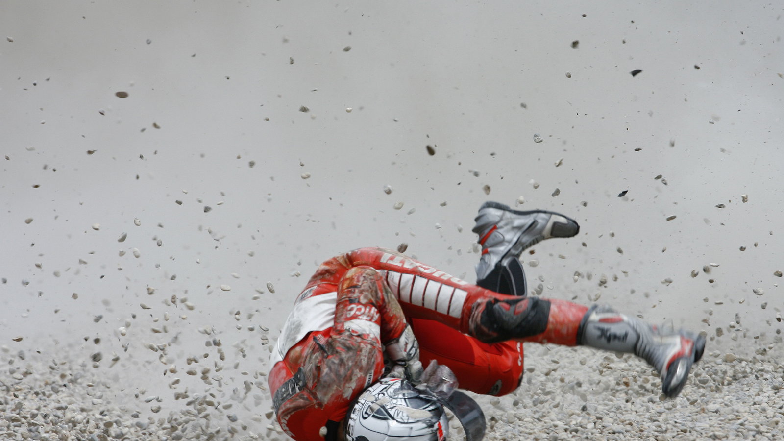 Gibernau during first turn crash, Catalunya MotoGP Race, 2006