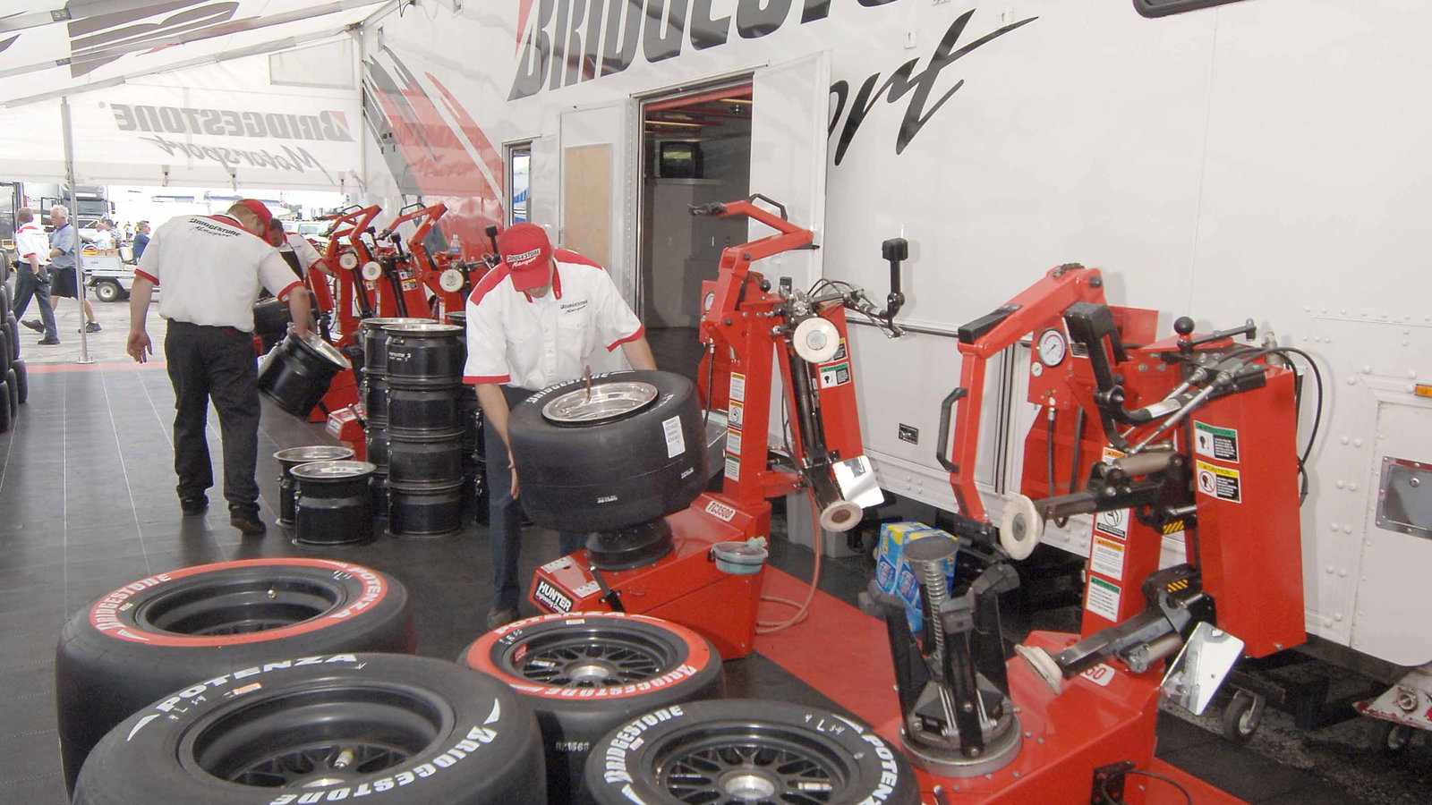 Champ Car World Series. 23-25 June 2006. Cleveland Grand Prix. Cleveland, Ohio. Mounting Bridgeston