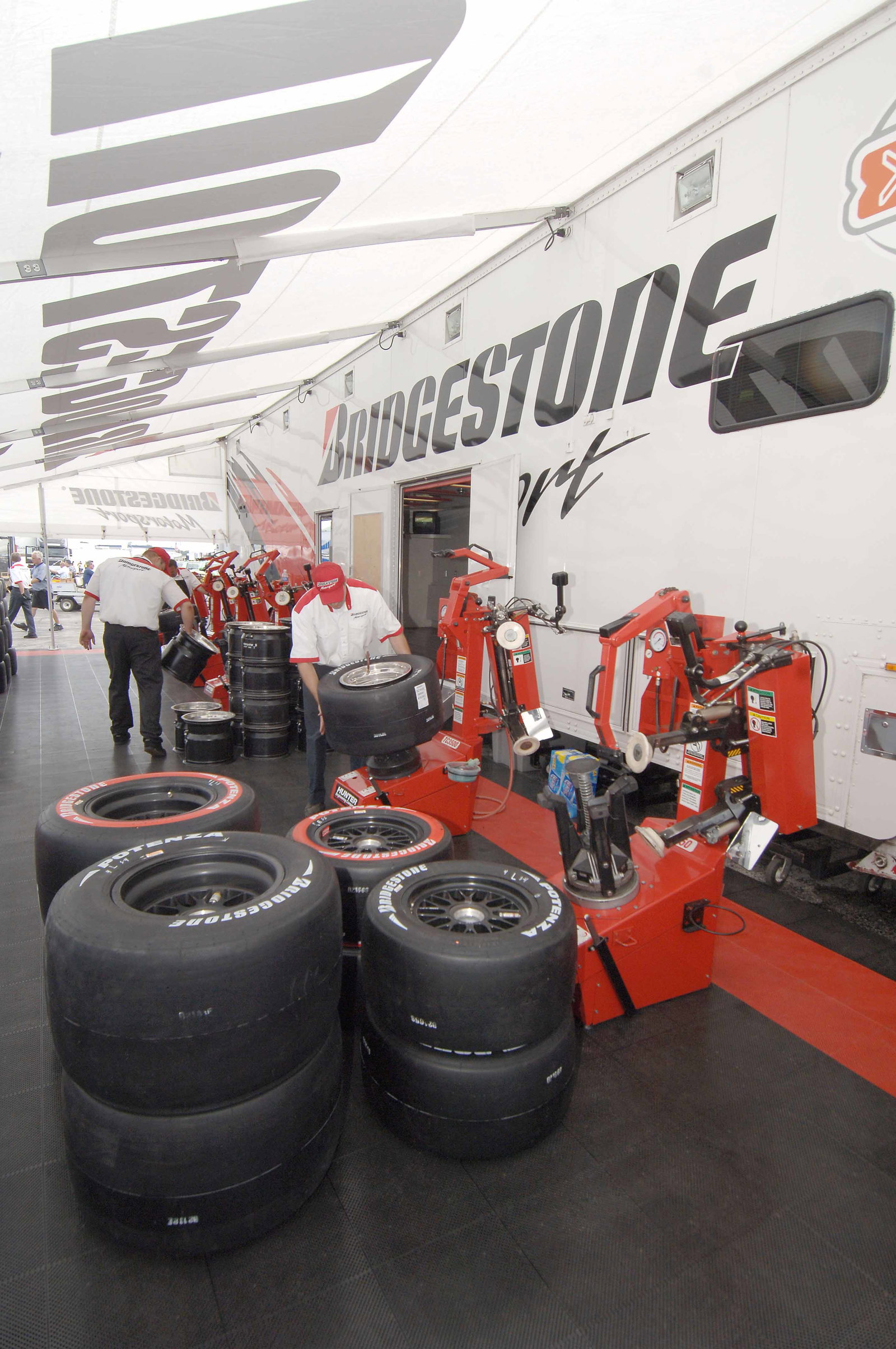 Champ Car World Series. 23-25 June 2006. Cleveland Grand Prix. Cleveland, Ohio. Mounting Bridgeston