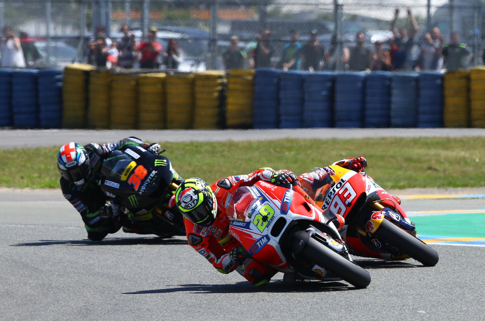 MotoGP Le Mans: Lorenzo holds off Rossi at Le Mans