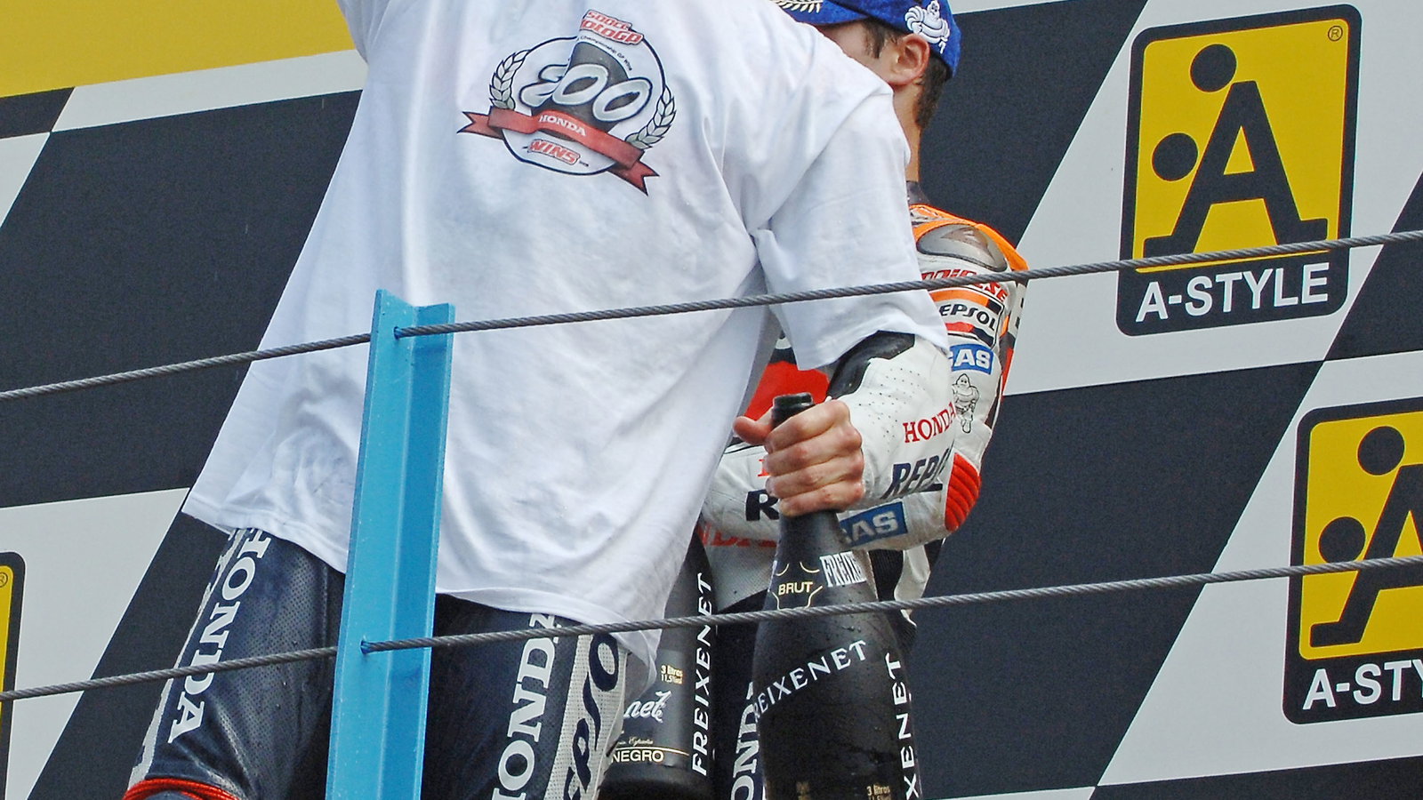 Hayden (wearing Honda 200th premier-class GP win t-shirt) celebrate, Dutch MotoGP 2006