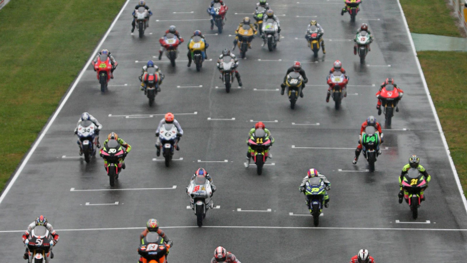 Race start, Spanish 250GP Race 2004