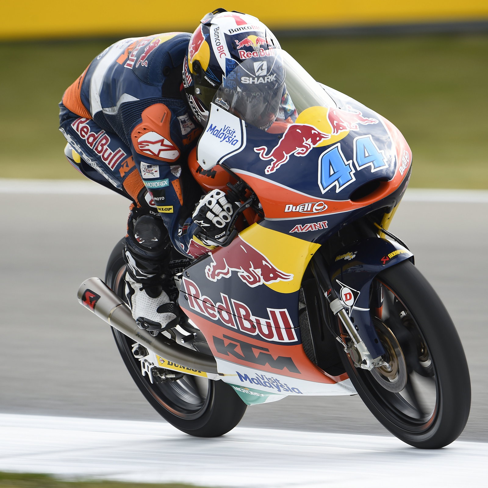 Moto3 Malaysia: Title battle lives on as Oliveira wins, Kent 7th