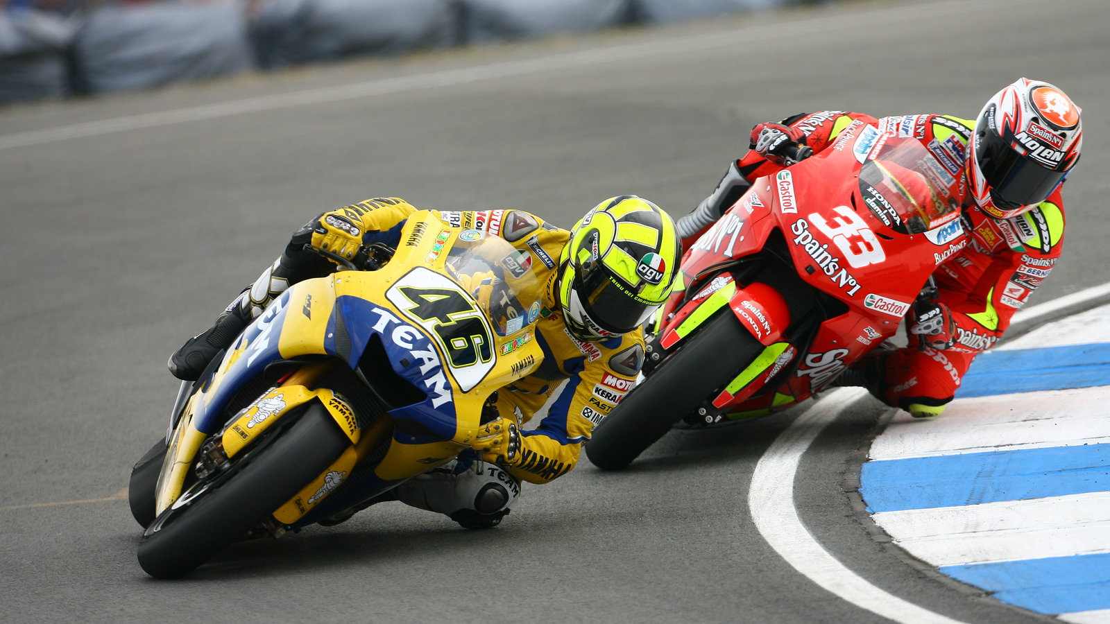 Rossi and Melandri fight for second, British MotoGP 2006