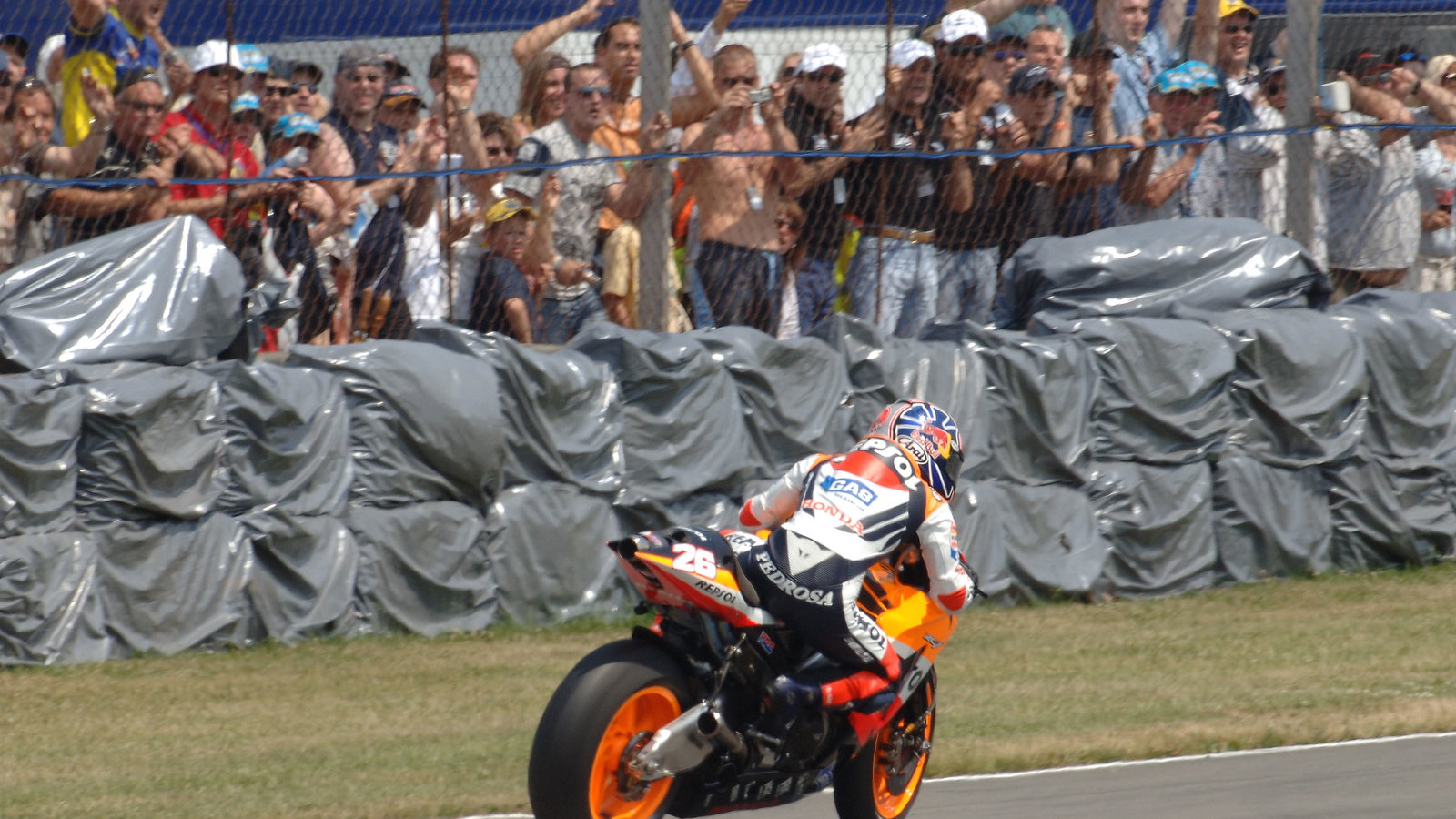 Pedrosa near high-side, British MotoGP Race 2006