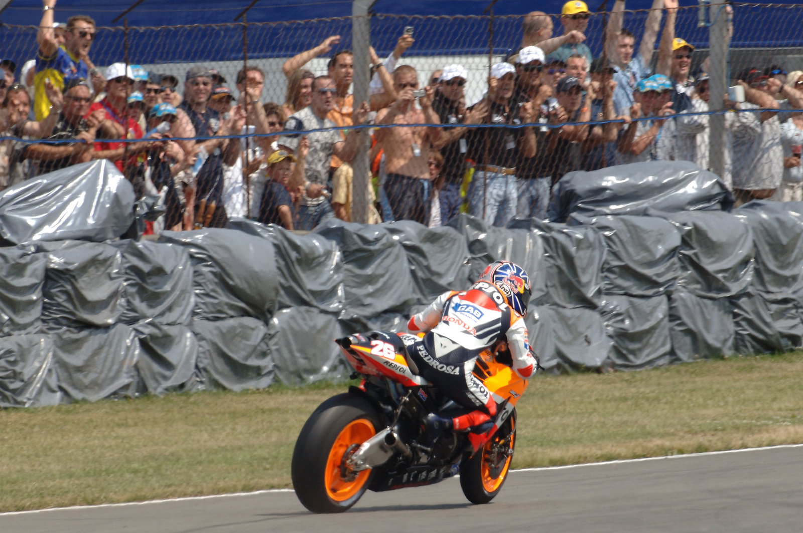 Pedrosa near high-side, British MotoGP Race 2006