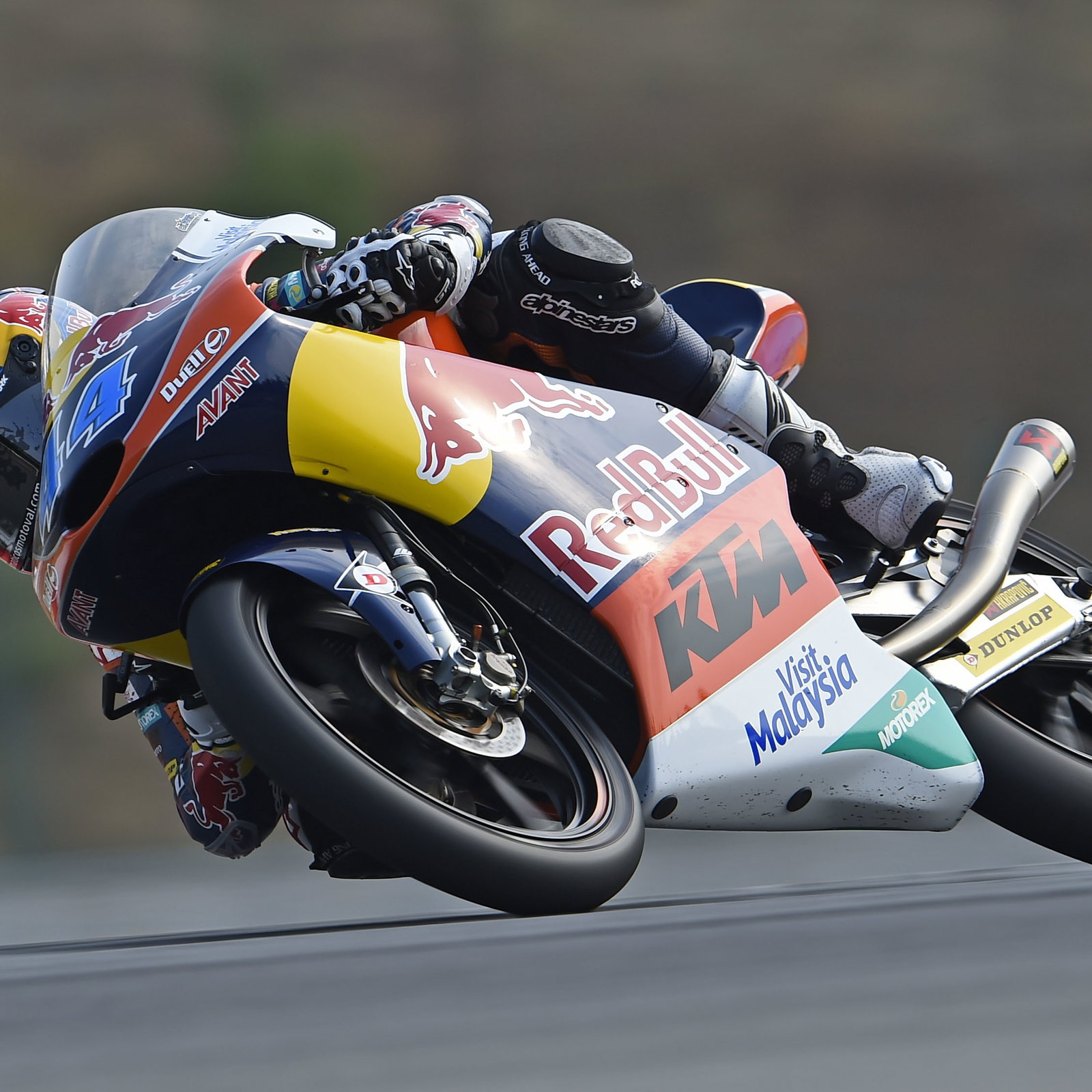 Moto3 Malaysia: Title battle lives on as Oliveira wins, Kent 7th