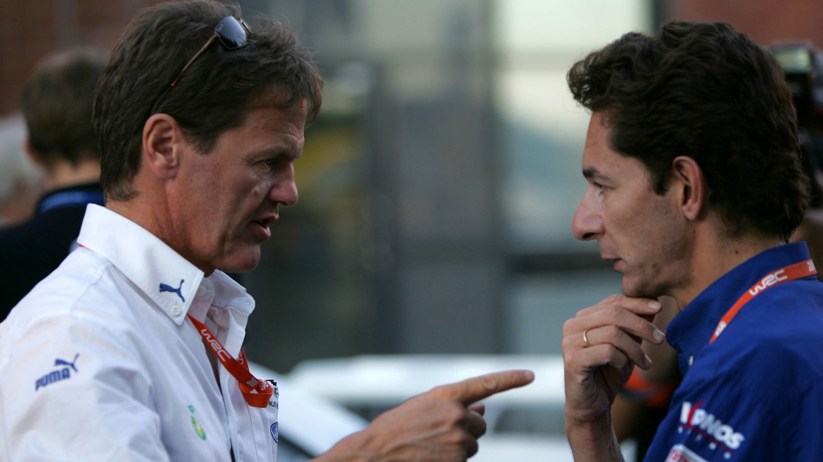 BP Ford boss, Malcolm Wilson chats to Kronos Citroen boss, Marc van Dalen World Rally of Finland, Wo