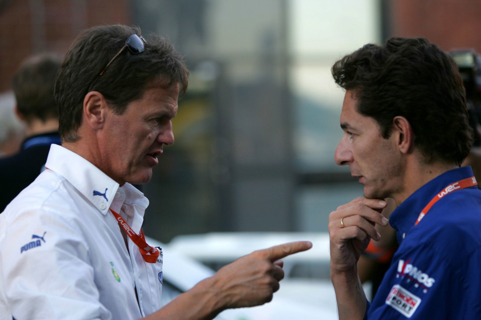 BP Ford boss, Malcolm Wilson chats to Kronos Citroen boss, Marc van Dalen World Rally of Finland, Wo