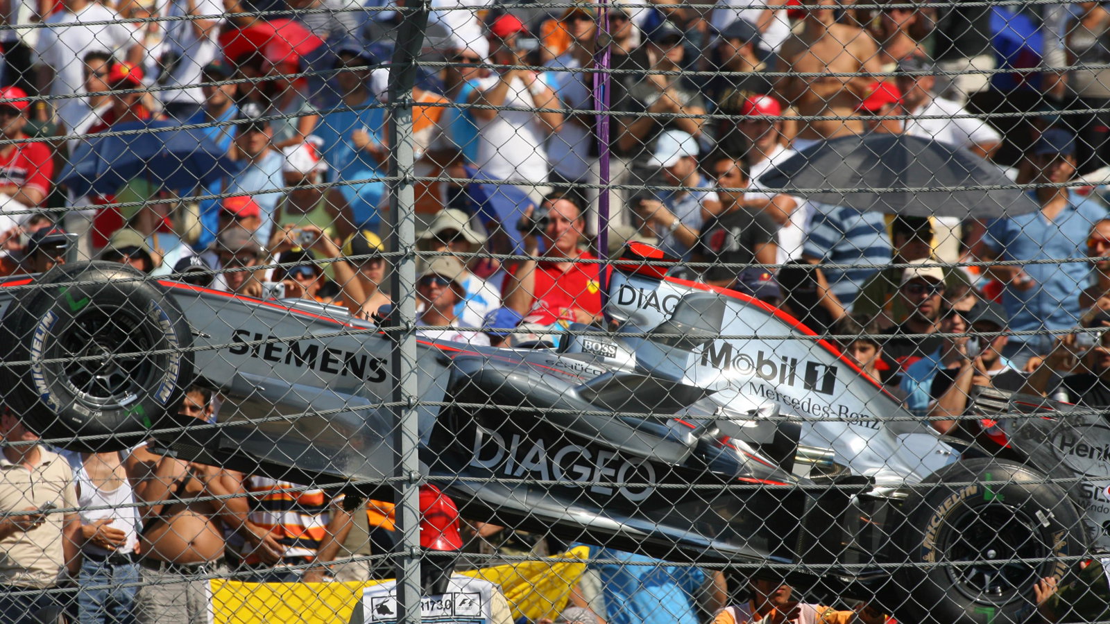 27.08.2006 Istanbul, Turkey, Kimi Raikkonen (FIN), Rkken, McLaren Mercedes, MP4-21 - Formula 1 W