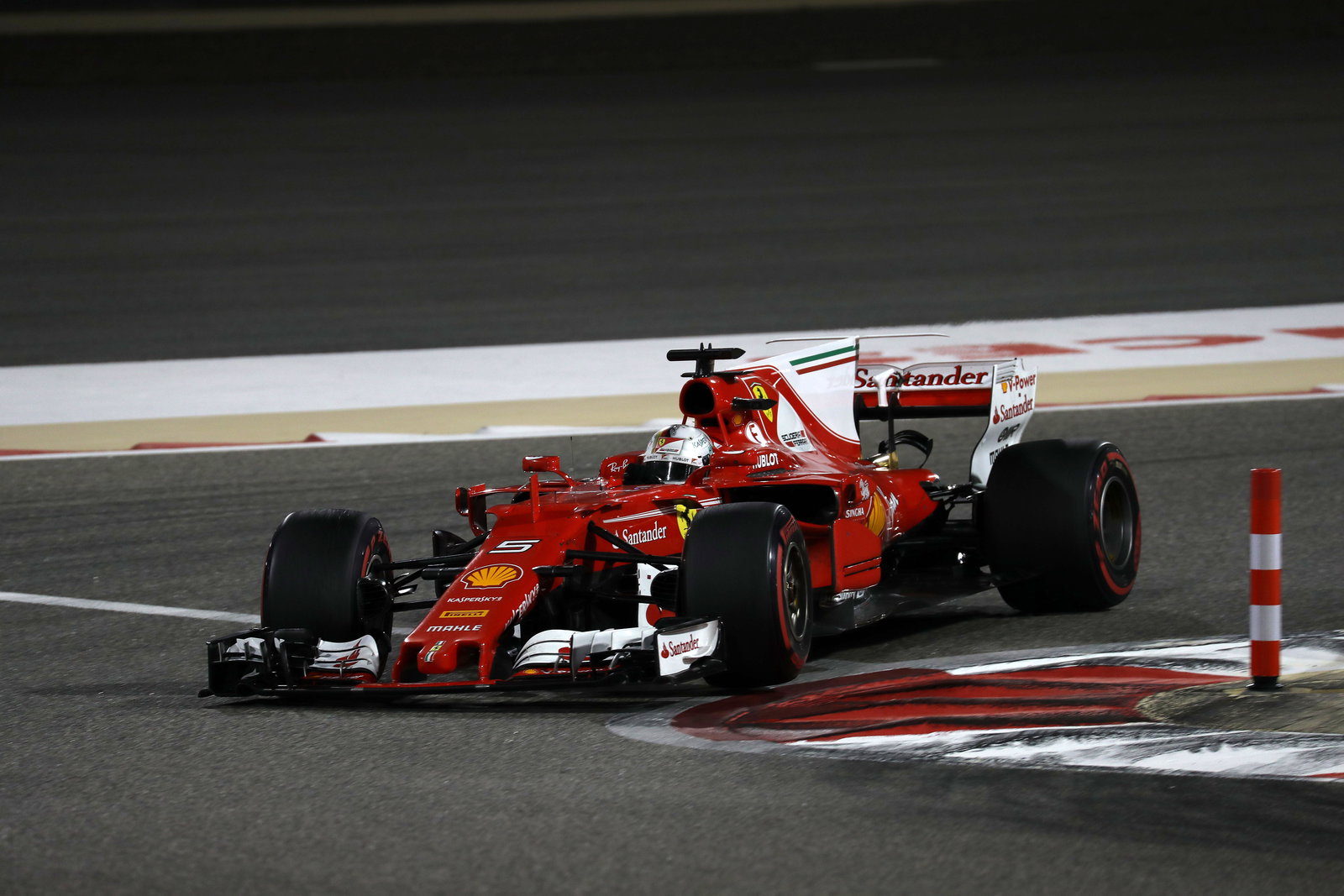 F1 Bahrain GP: Bottas goes from pole to third after tyre pressure issue
