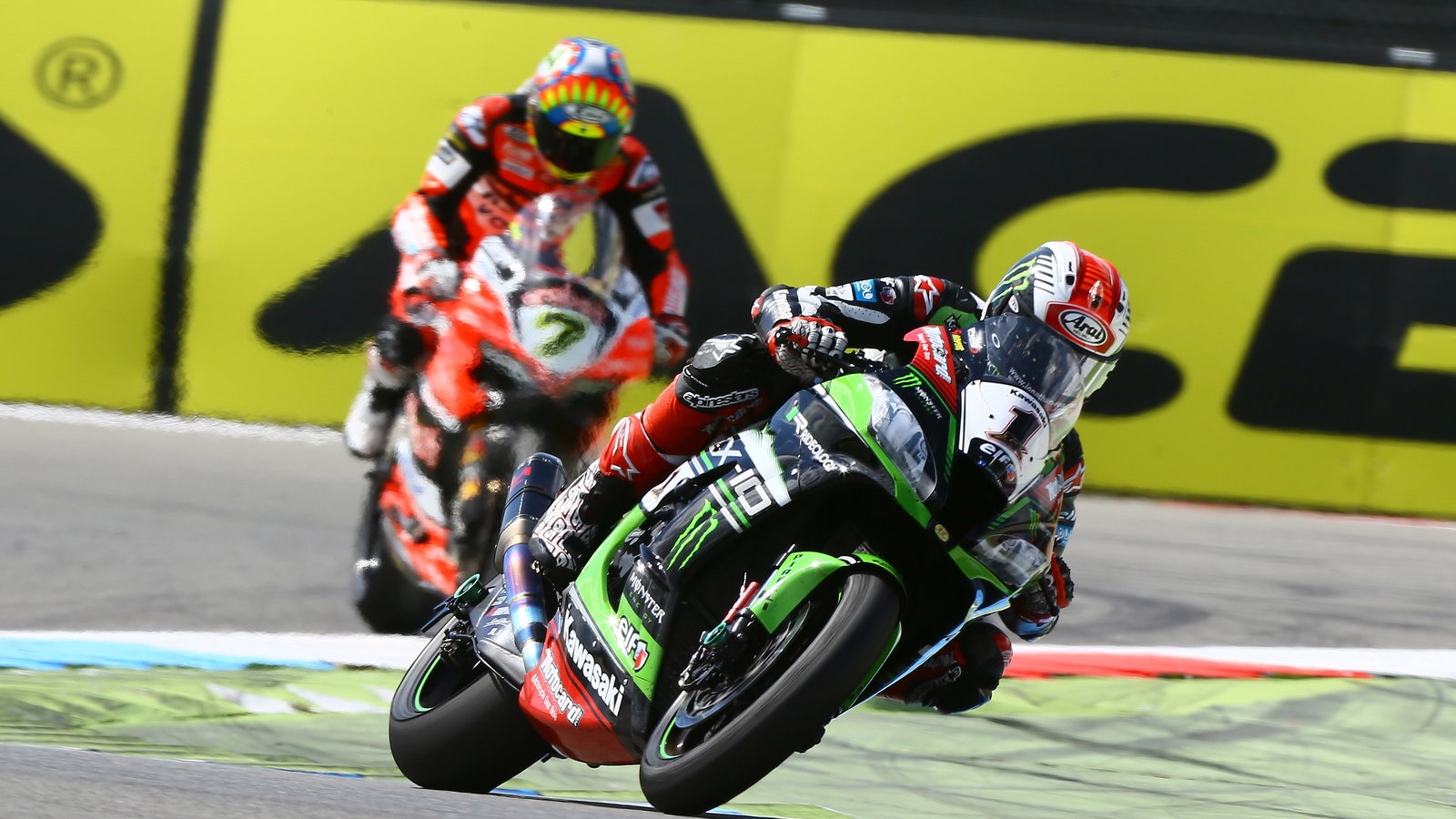 Jonathan Rea and Davies, Race1, Assen WSBK 2017
