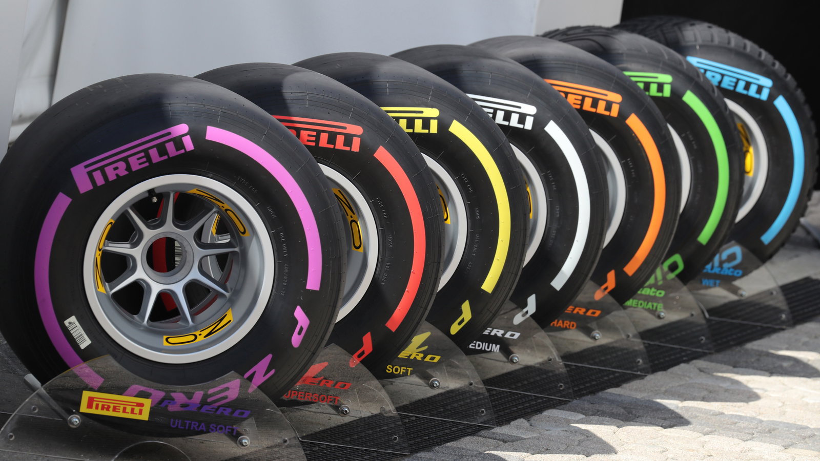 29.04.2017 - Qualifying, Pirelli Tyres