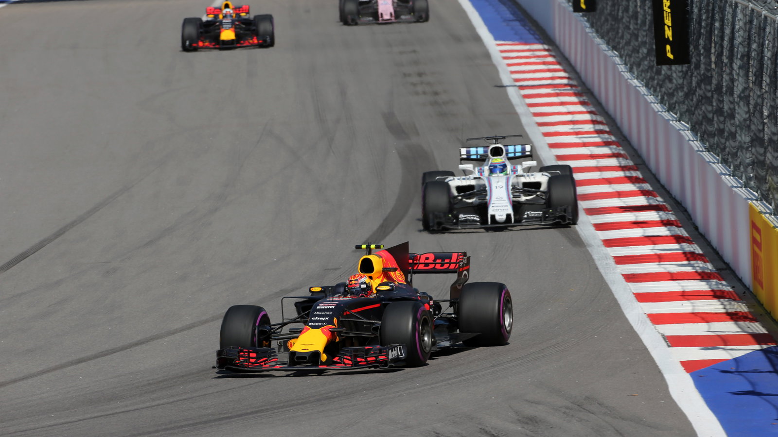 30.04.2017 - Race, Max Verstappen (NED) Red Bull Racing RB13 and Felipe Massa (BRA) Williams FW40