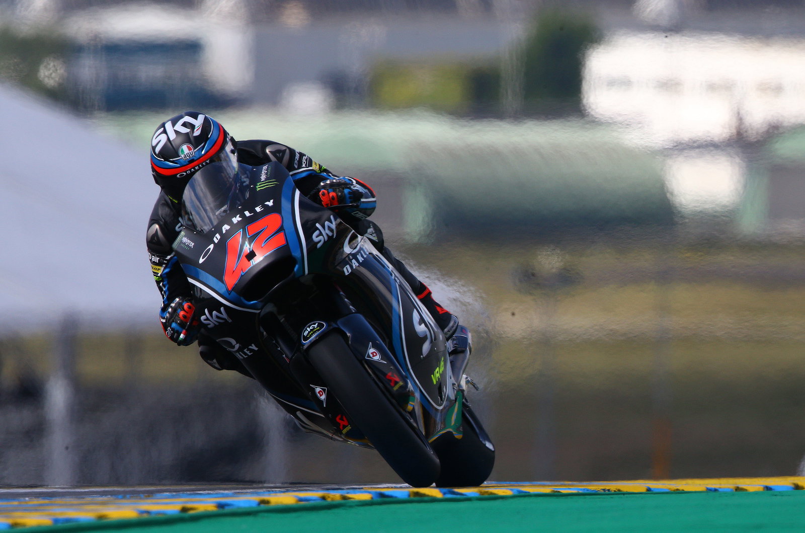 Moto2 Le Mans: Record pace hands Luthi pole
